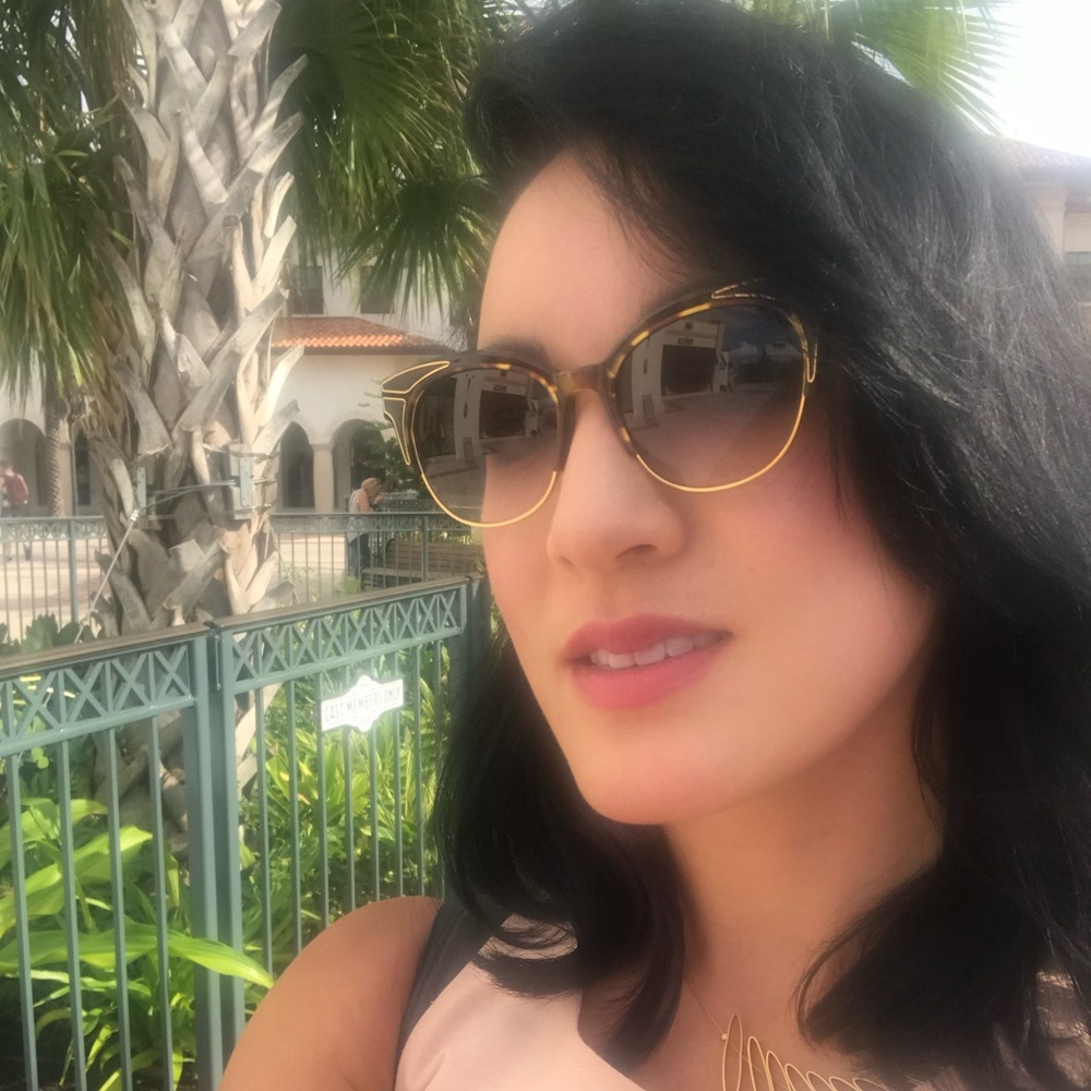 Meet your Posher, Desiree